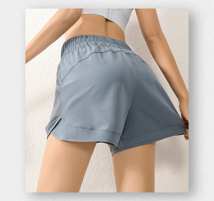 Breathable shorts with pocket