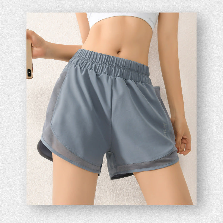 Breathable shorts with pocket