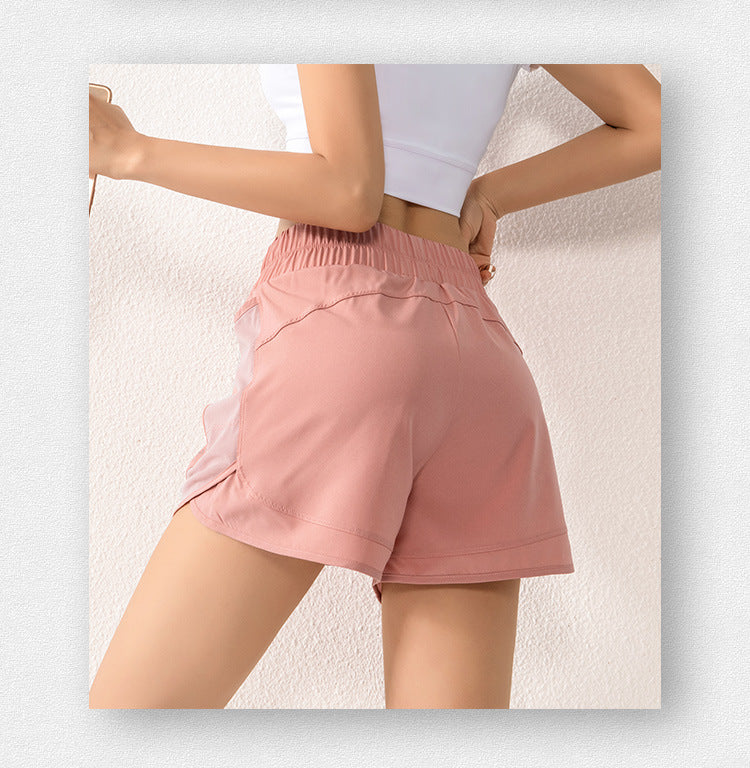 Breathable shorts with pocket