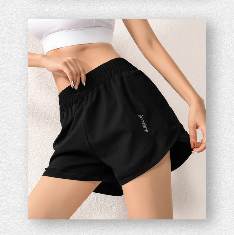 Breathable shorts with pocket