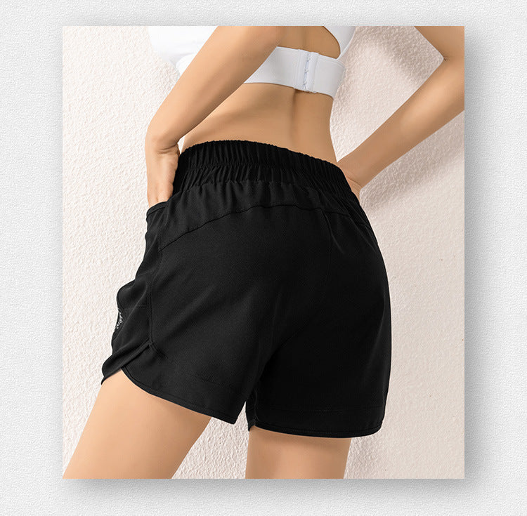Breathable shorts with pocket