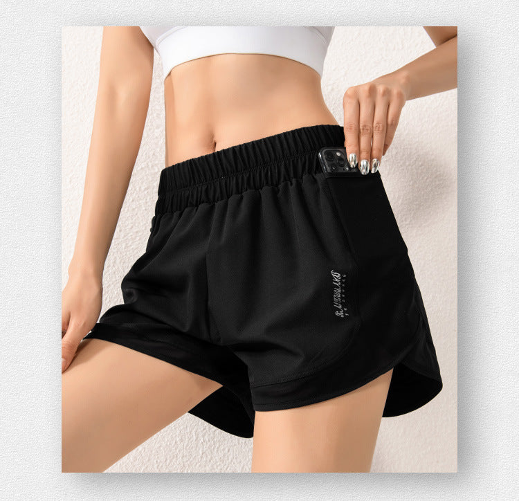 Breathable shorts with pocket