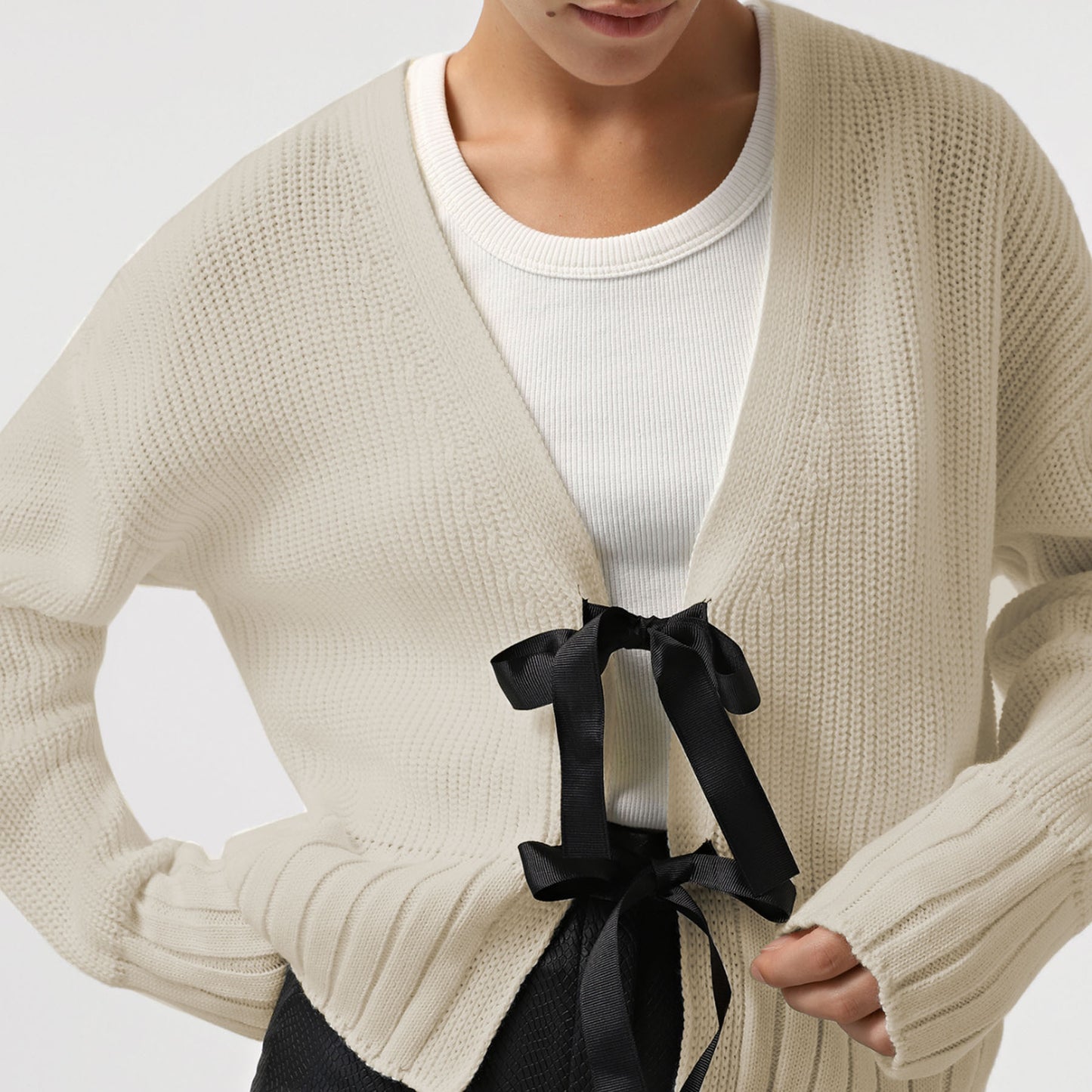 Sweater with contrast bow