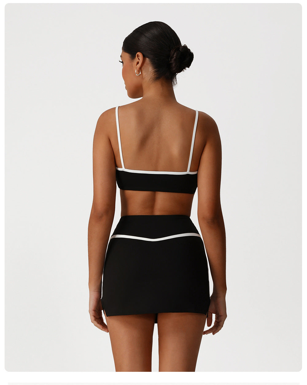 Contrast piping skort