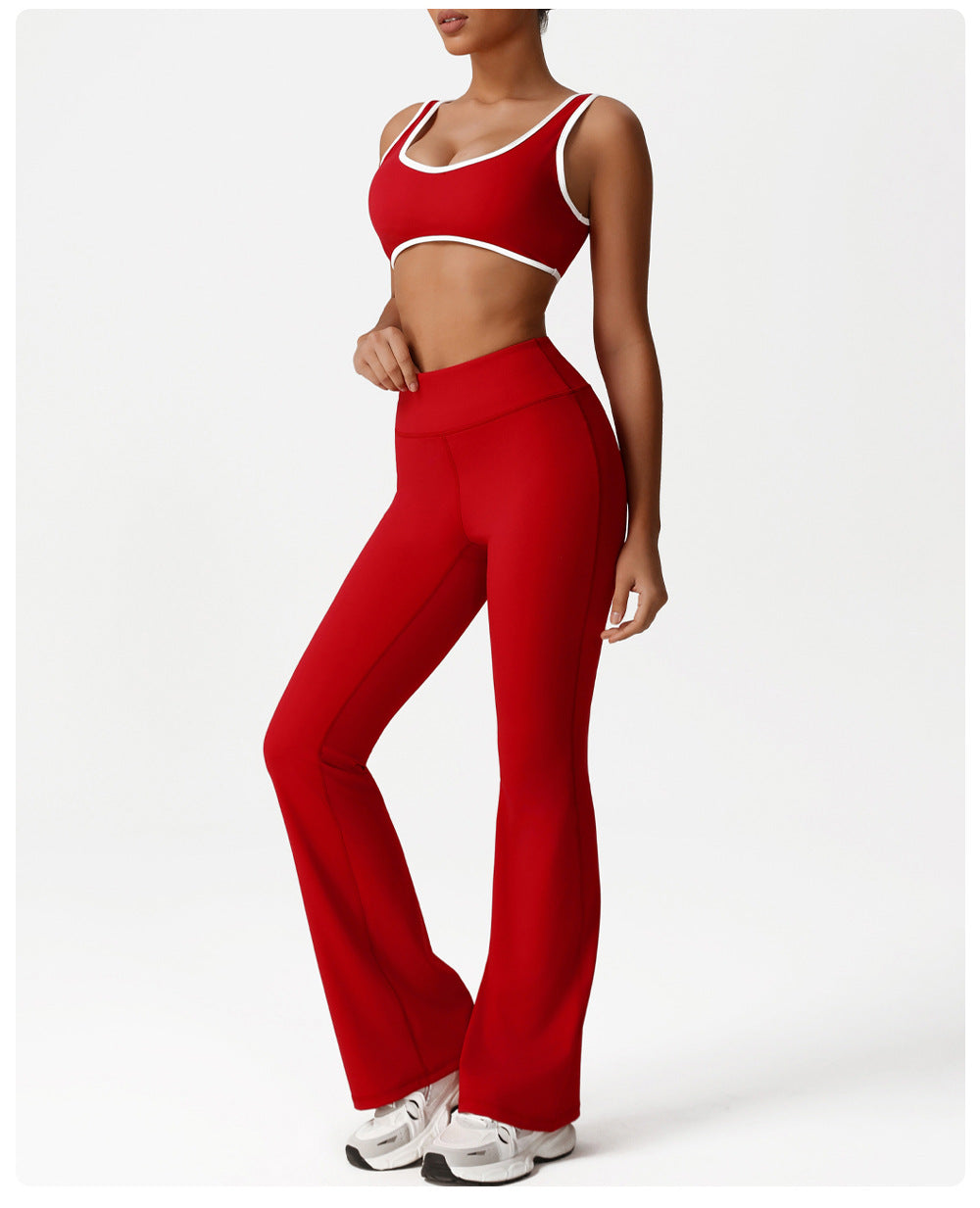 Contrast piping sports bra