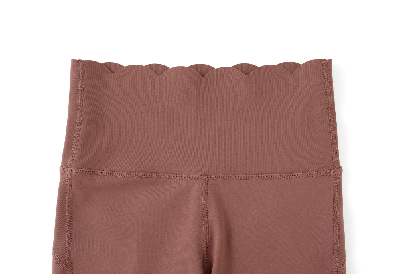 Scallop edge fitness shorts