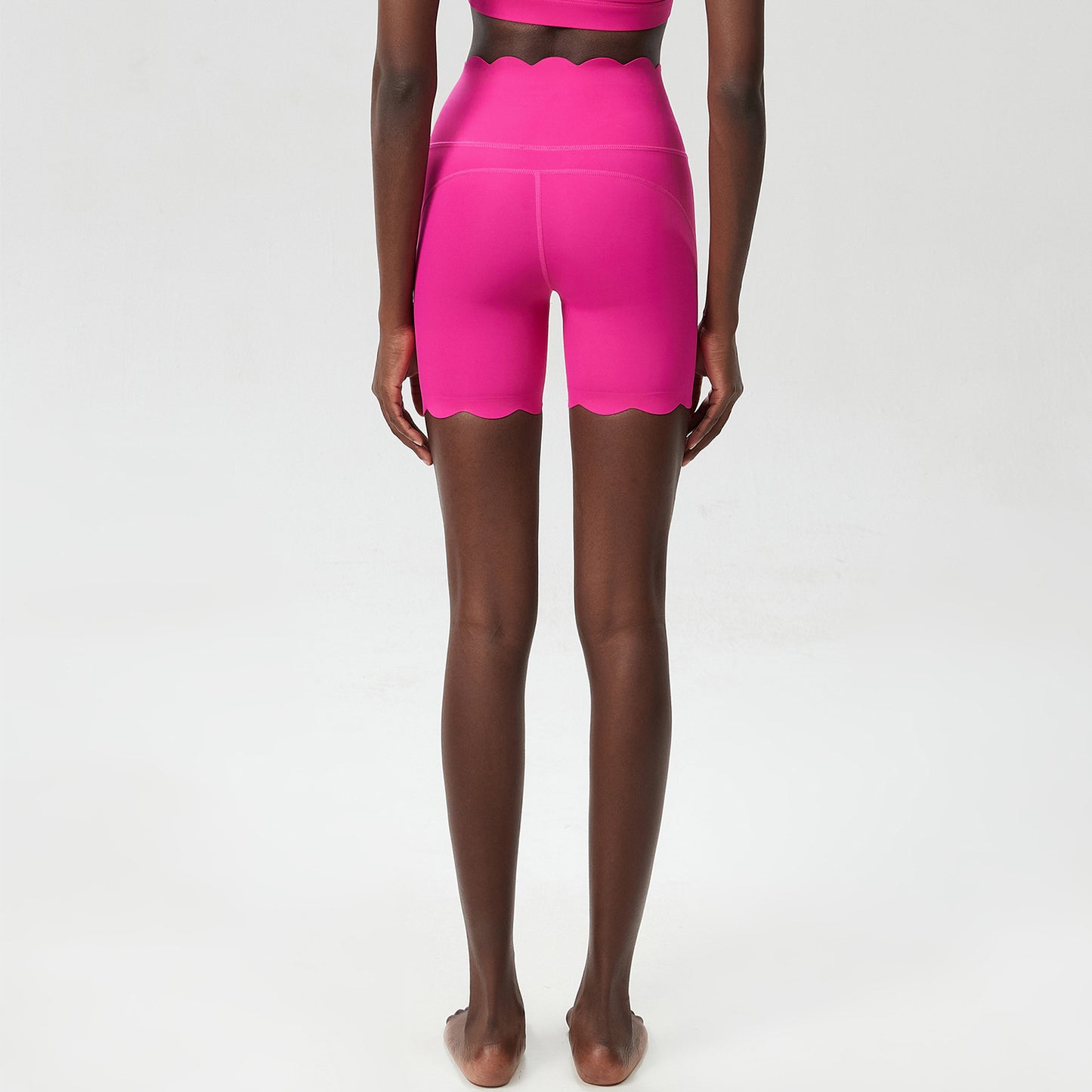 Scallop edge fitness shorts