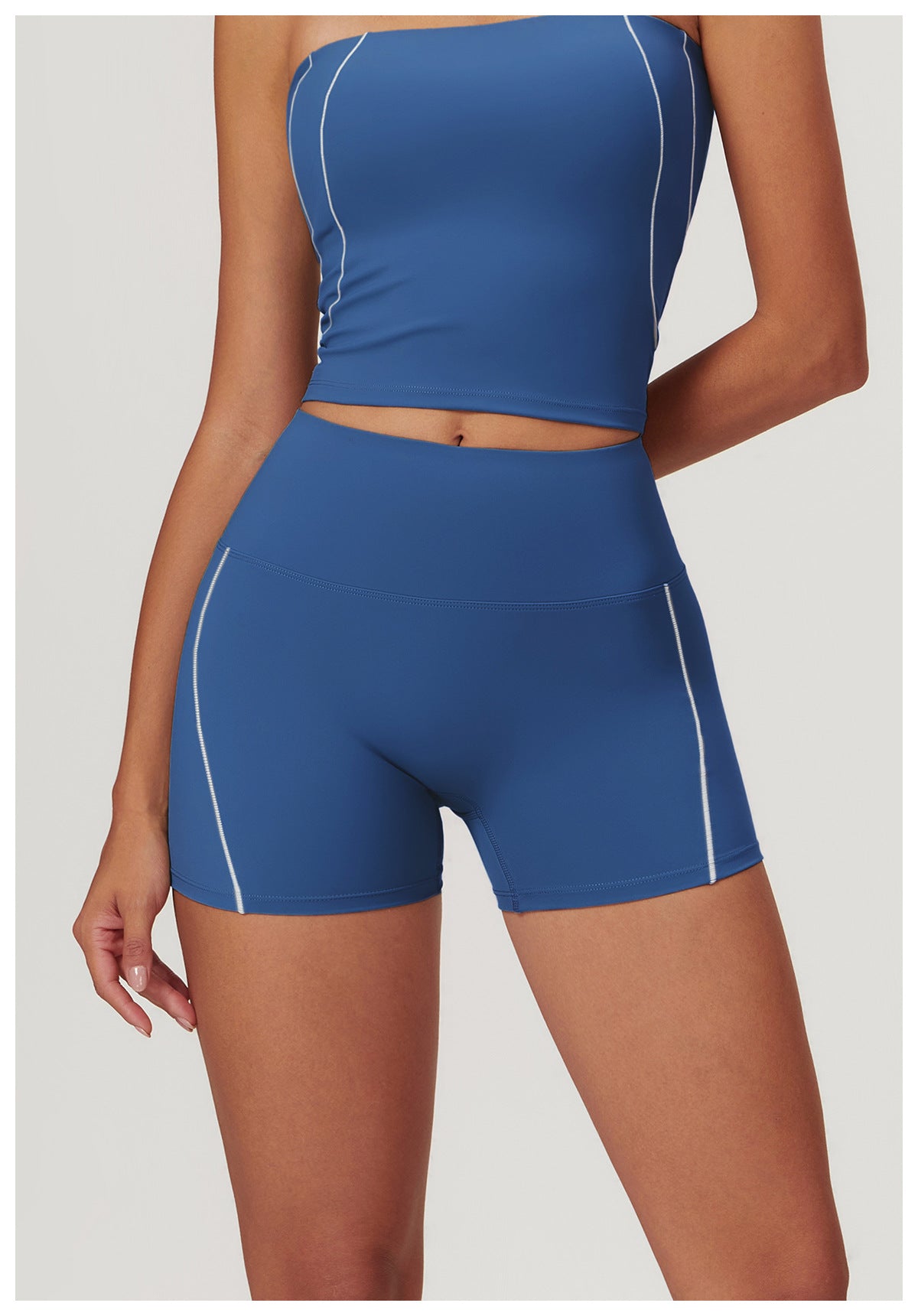Contrast piping hot pants