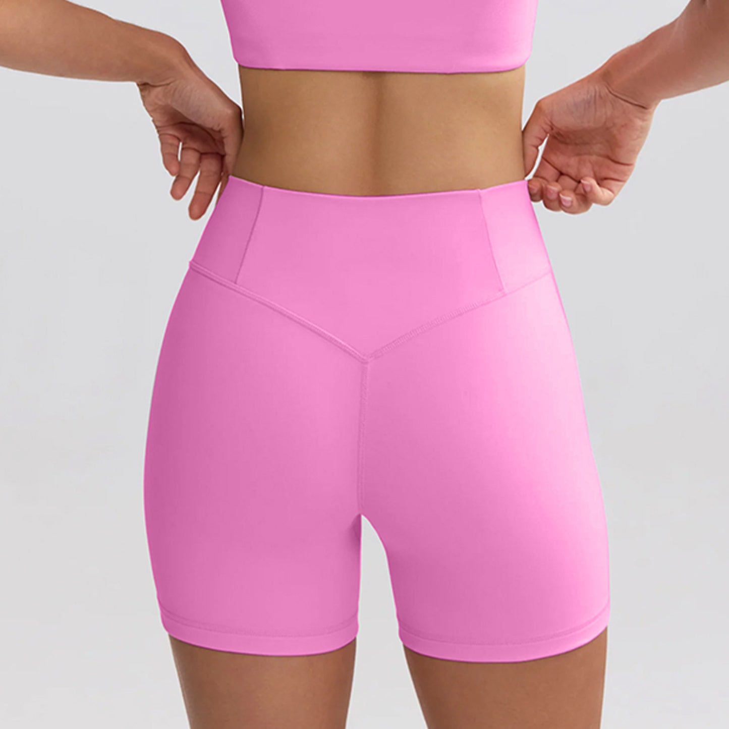Contrast piping hot pants