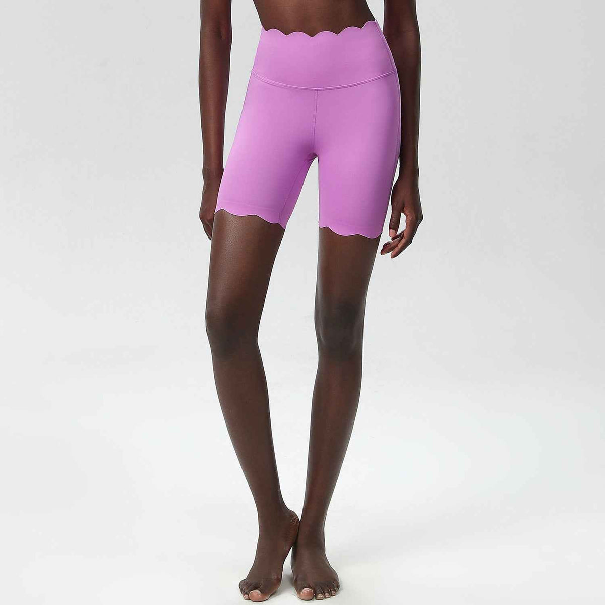 Scallop edge fitness shorts