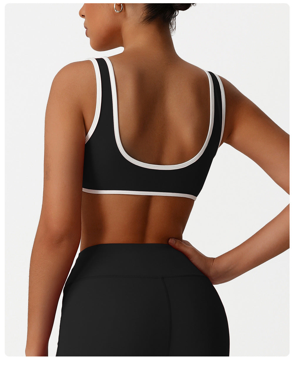 Contrast piping sports bra