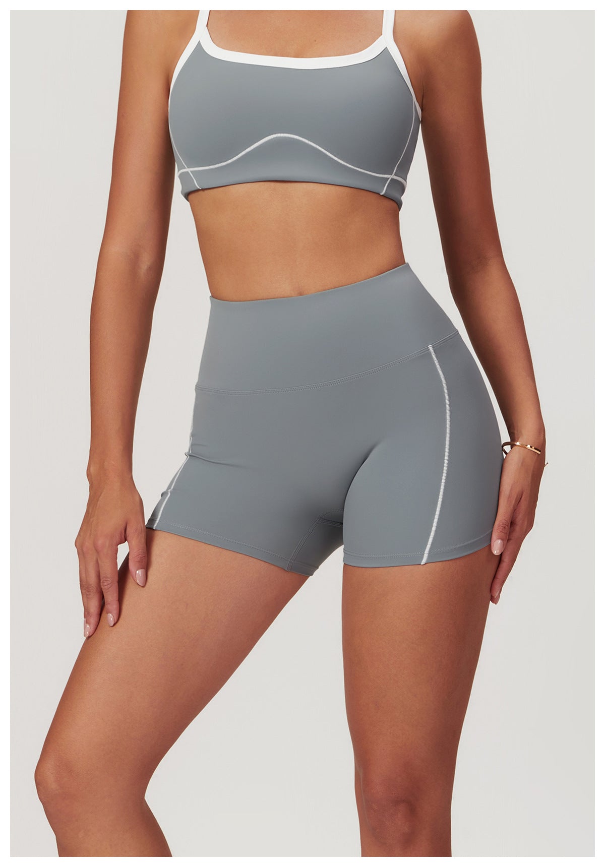 Contrast piping hot pants