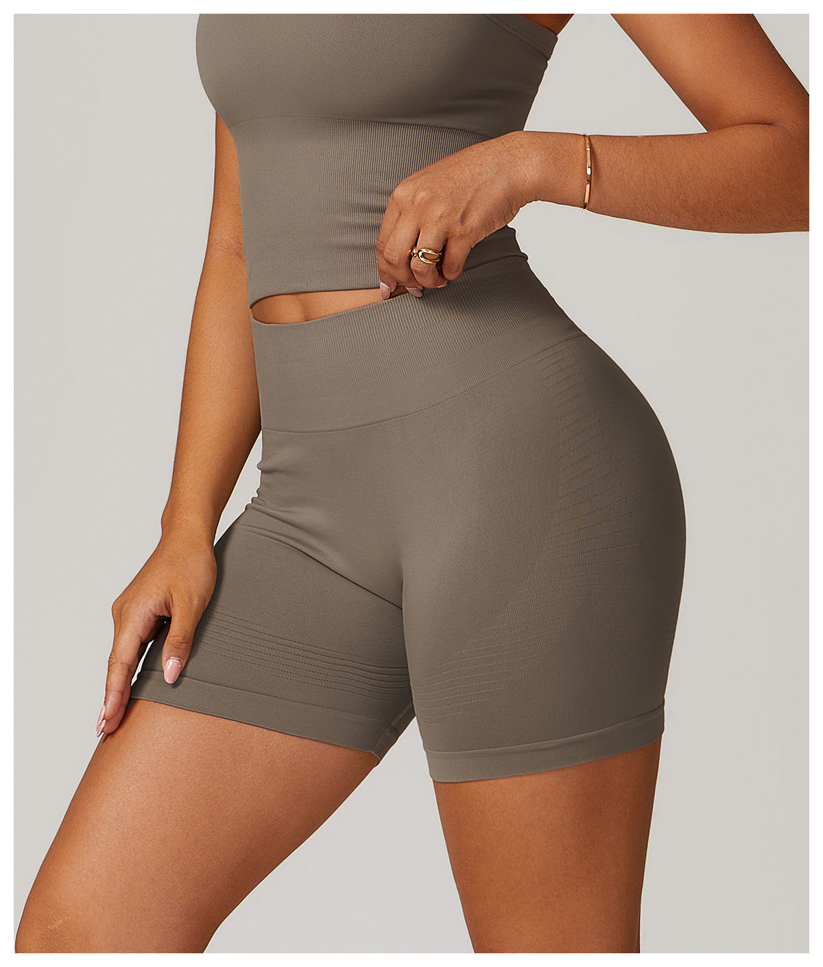 Seamless fitness hot pants