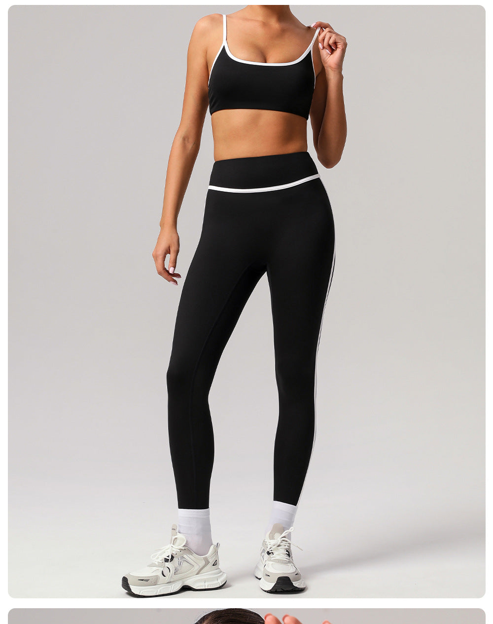 Contrast piping sports bra
