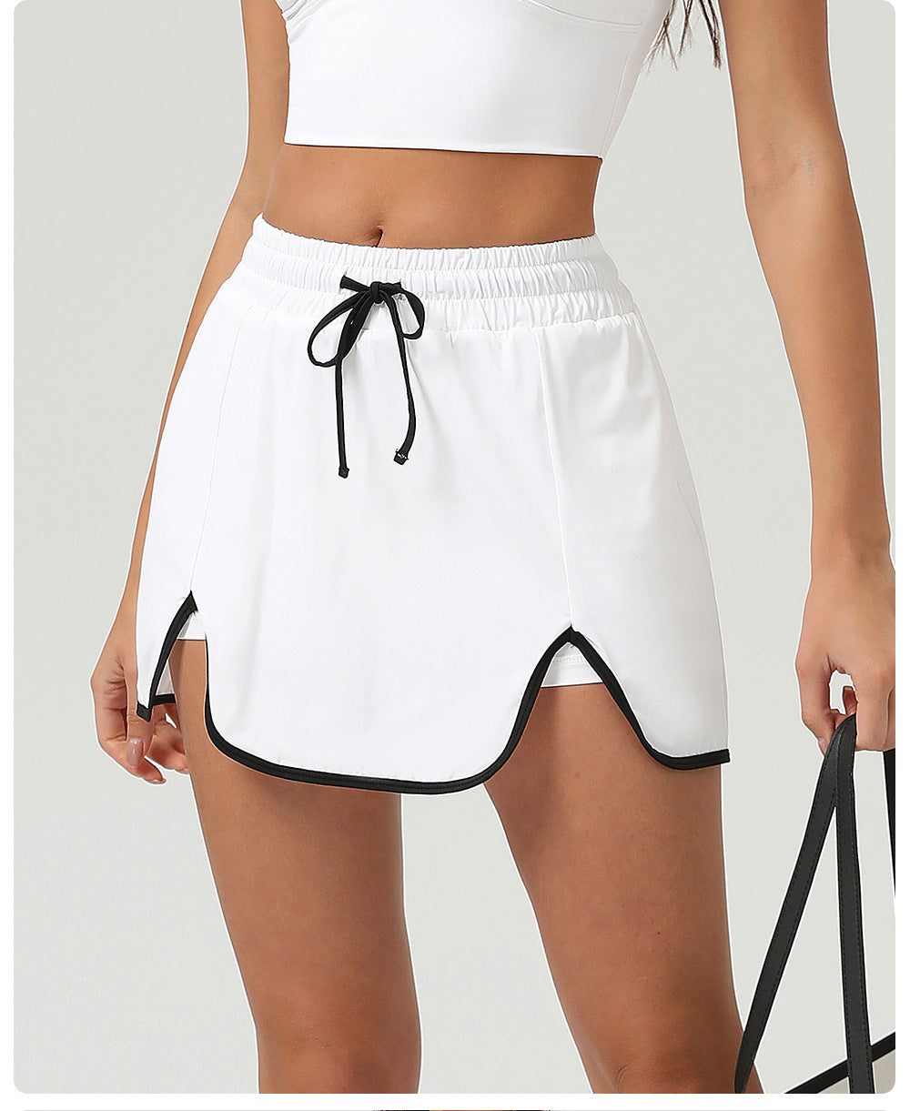 Tennis skirt with contrast piping