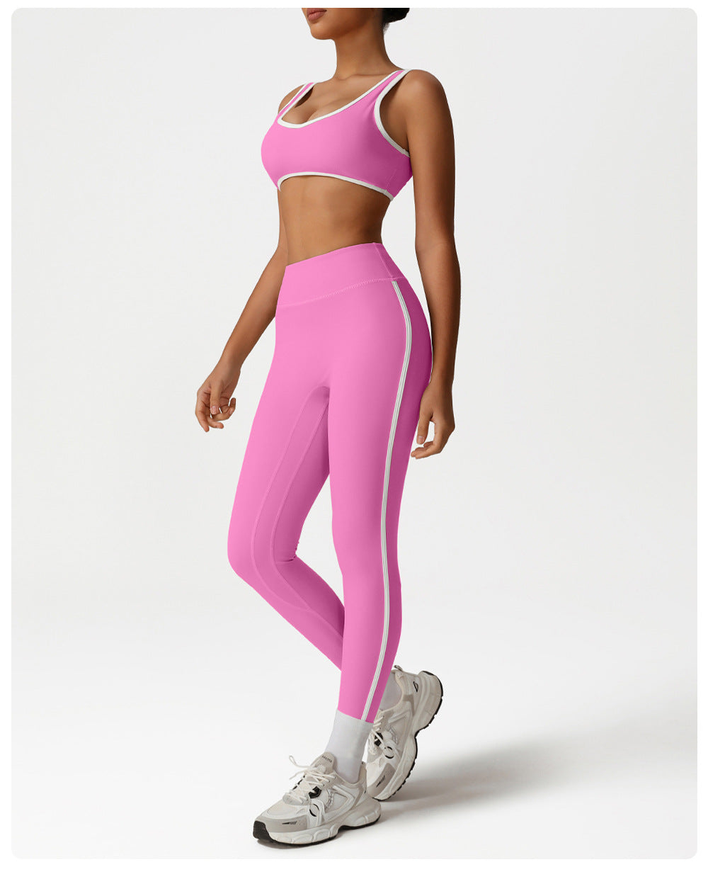 Contrast piping sports bra