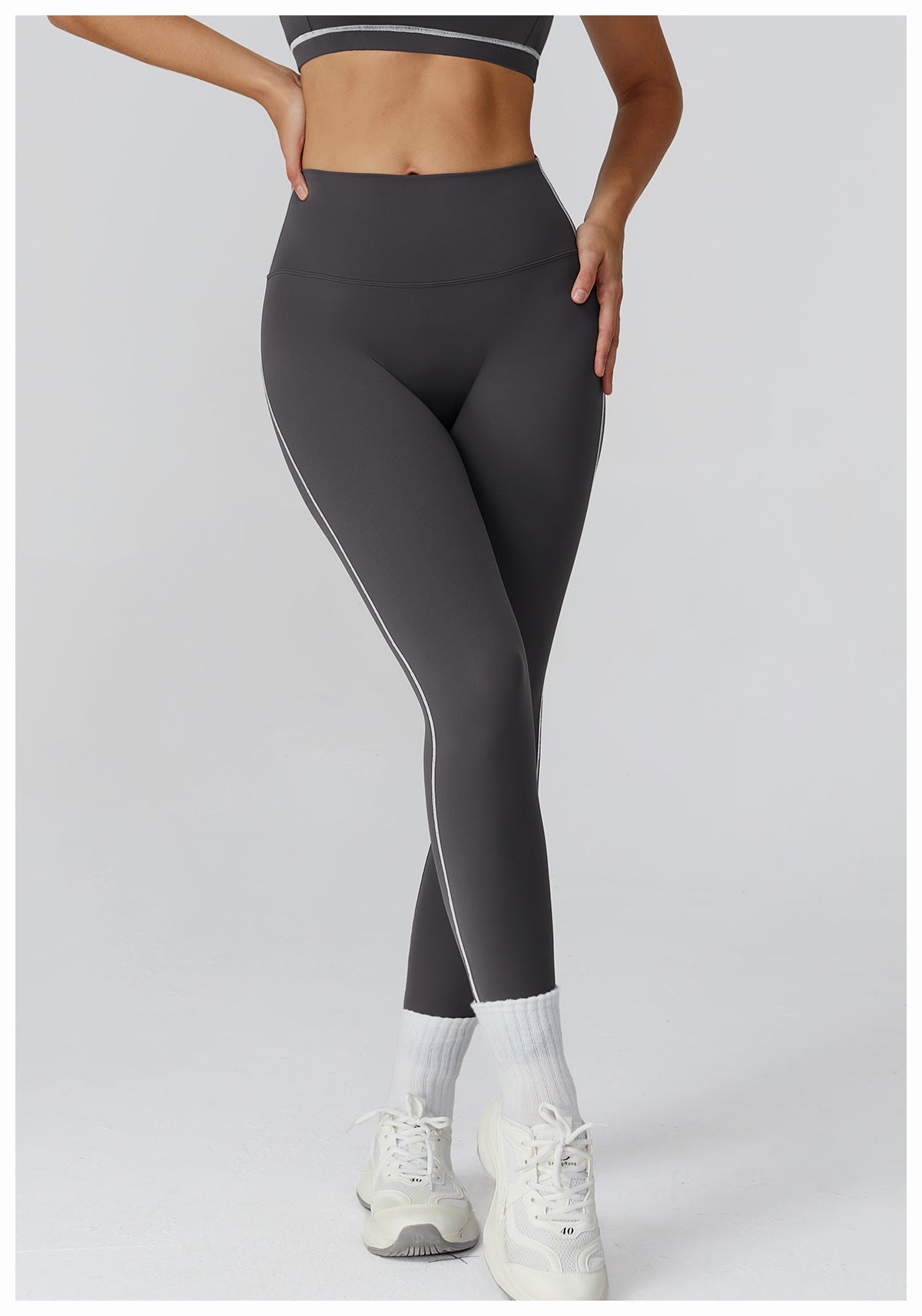 Contrast piping leggings