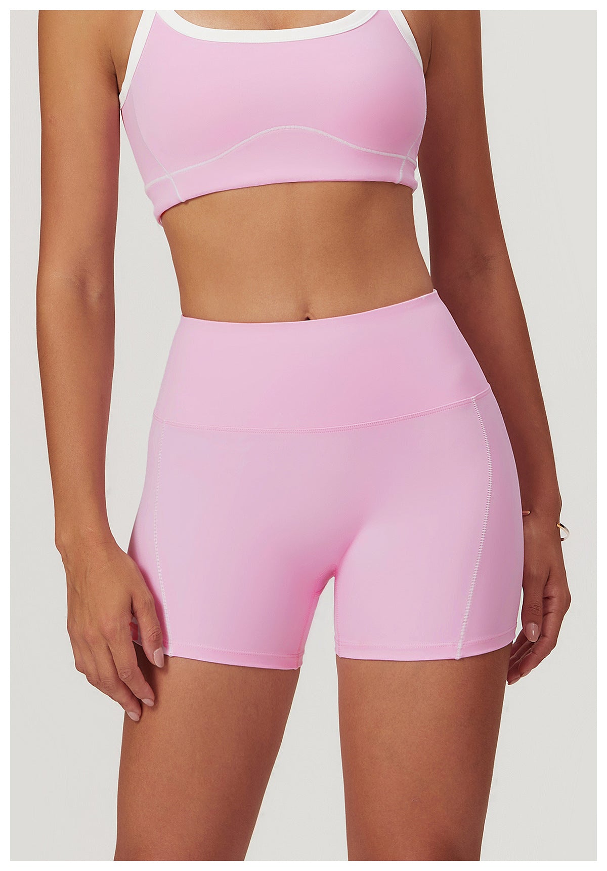 Contrast piping hot pants