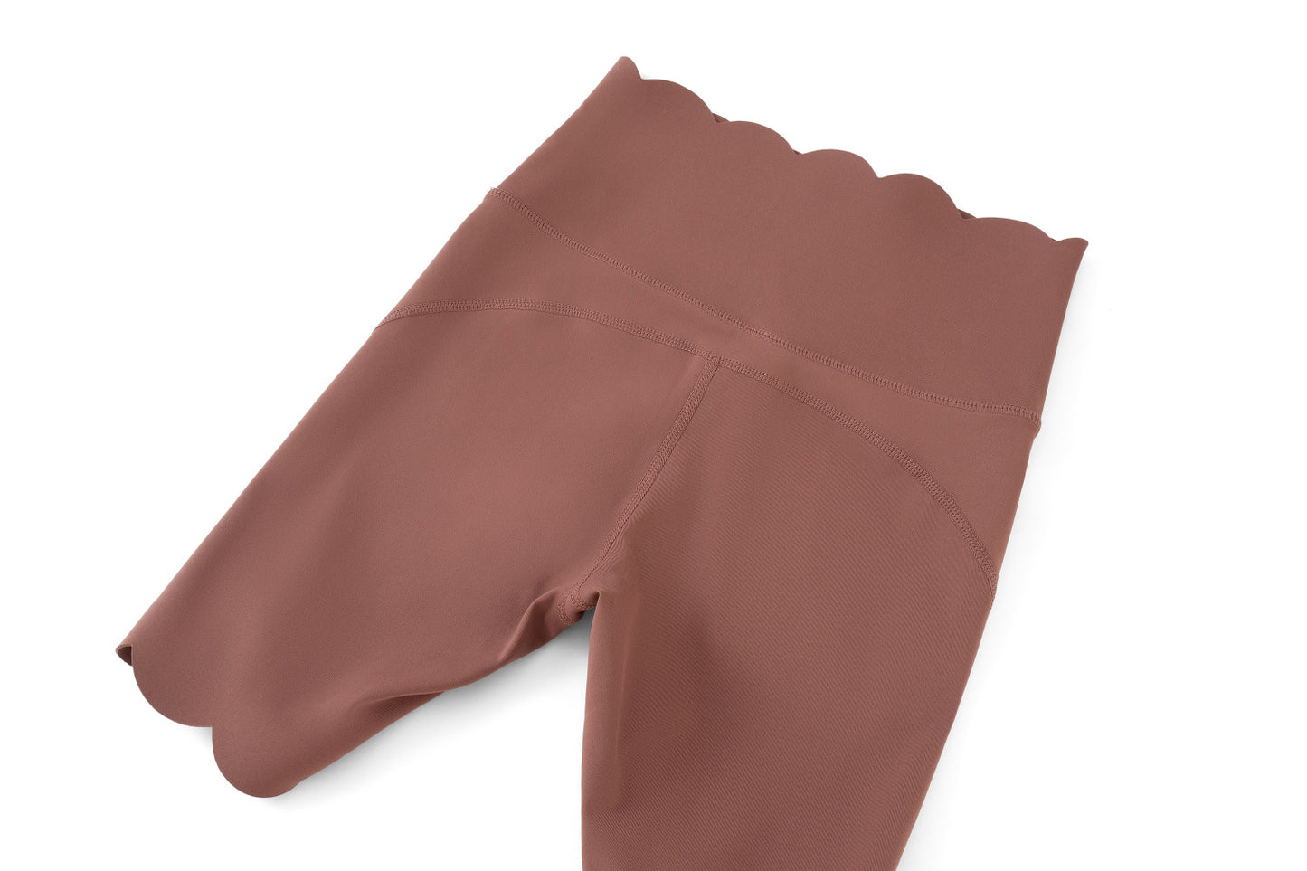 Scallop edge fitness shorts