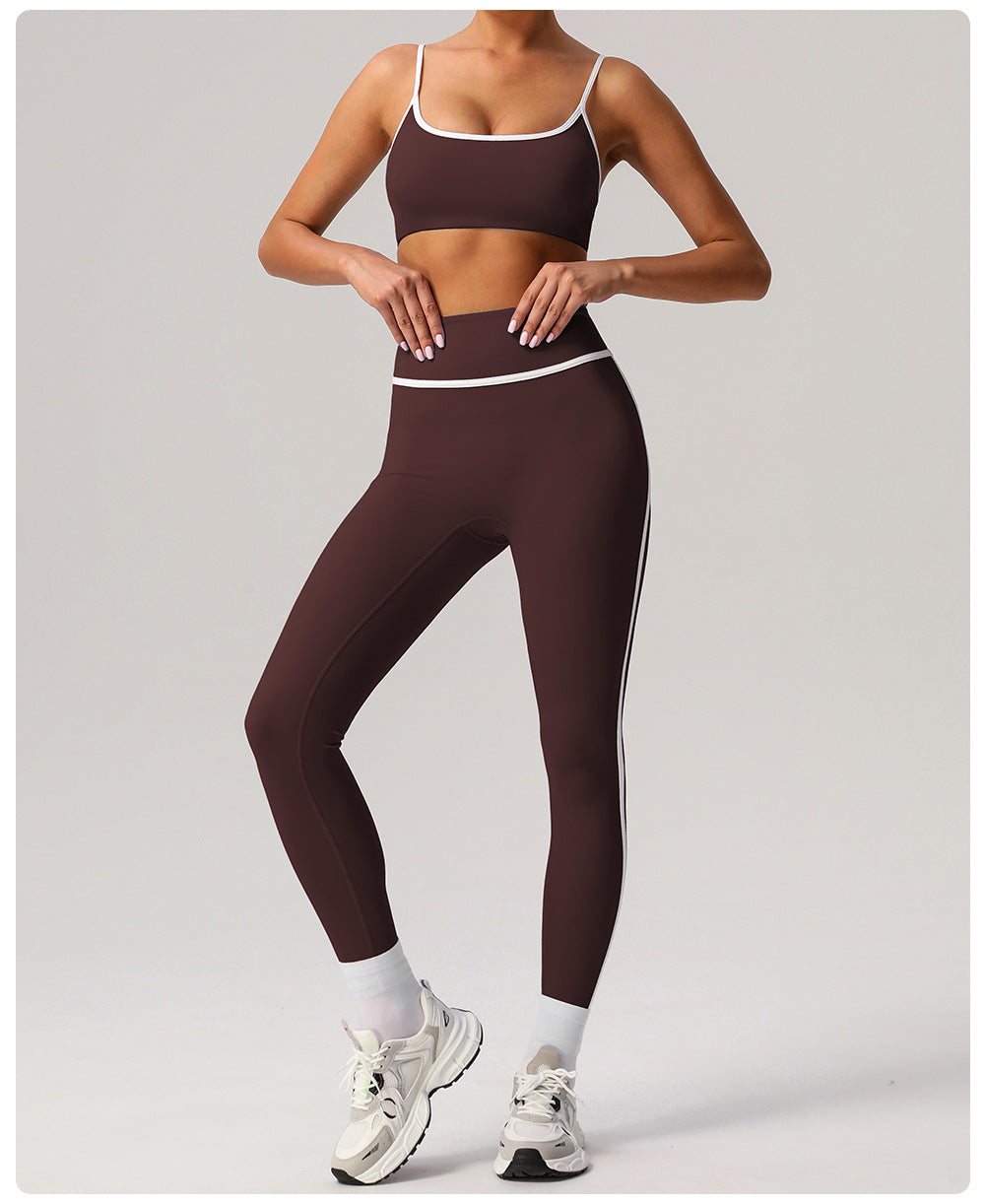 Contrast piping sports bra