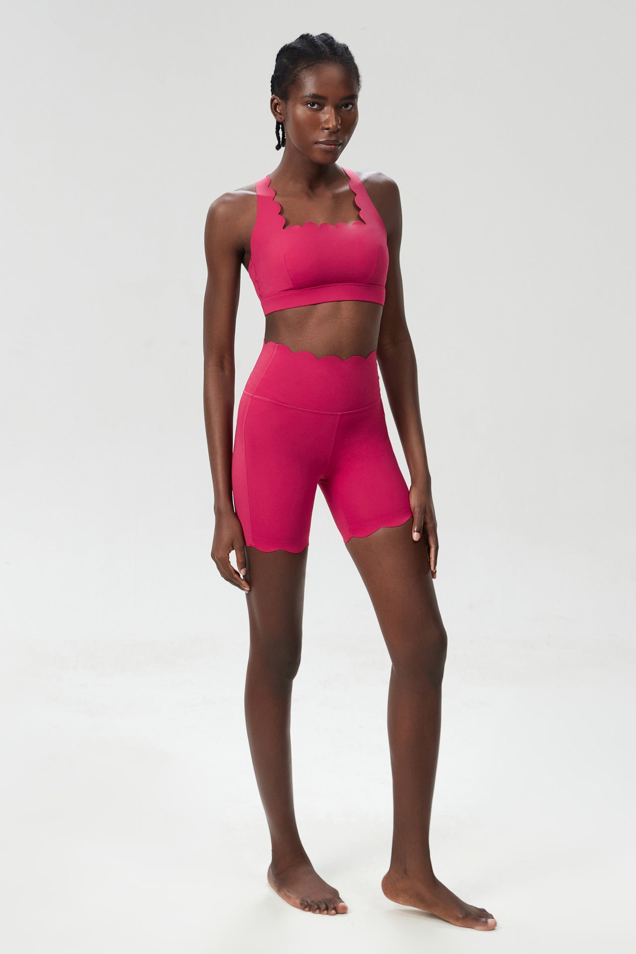 Scallop edge fitness shorts