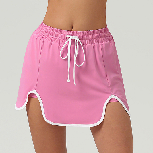 Tennis skirt with contrast piping