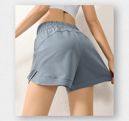 Breathable shorts with pocket