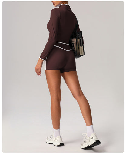 Hot pants with contrast piping
