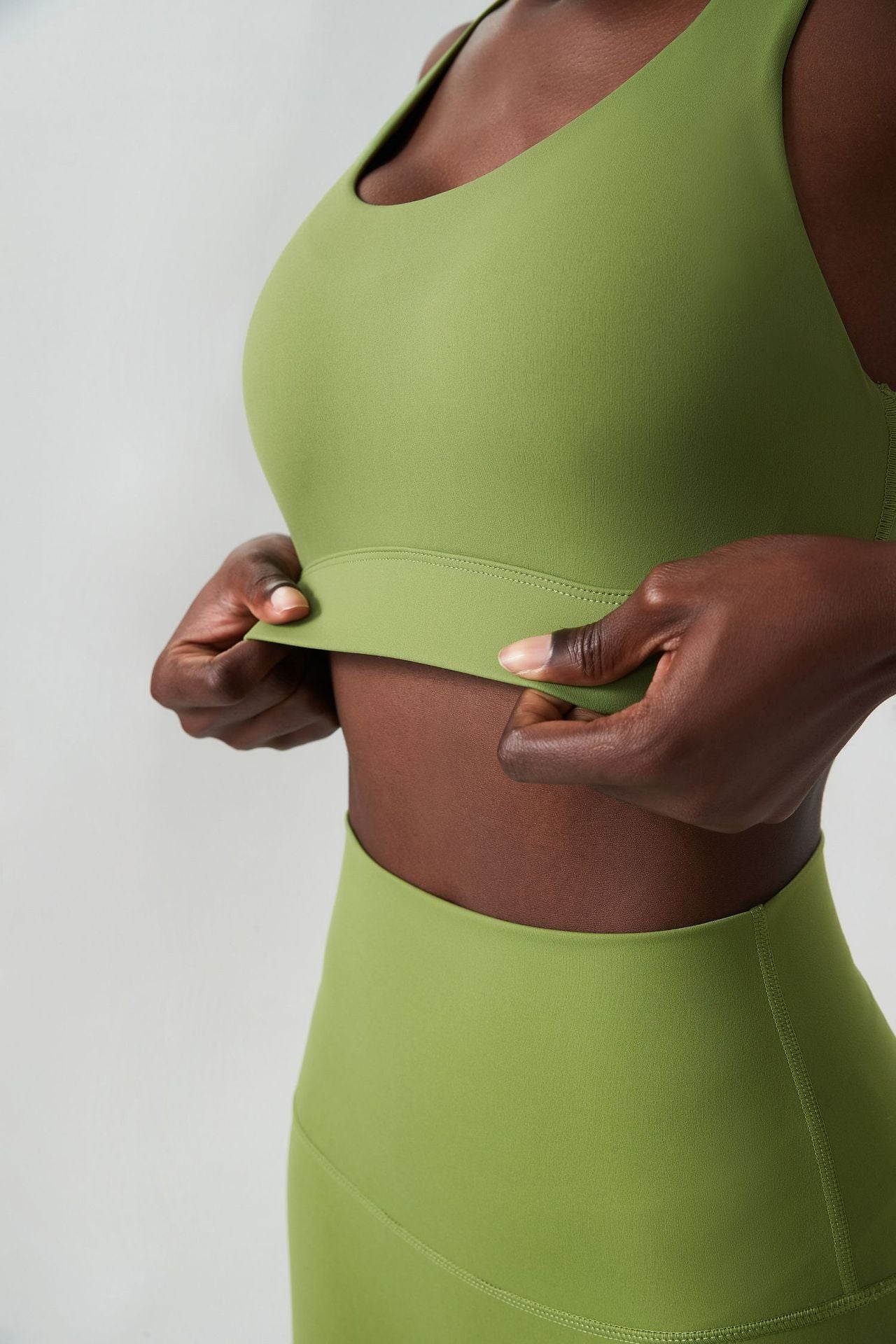 Seamless cut out back sports bra