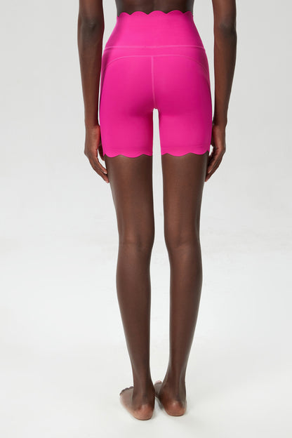 Scallop edge fitness shorts