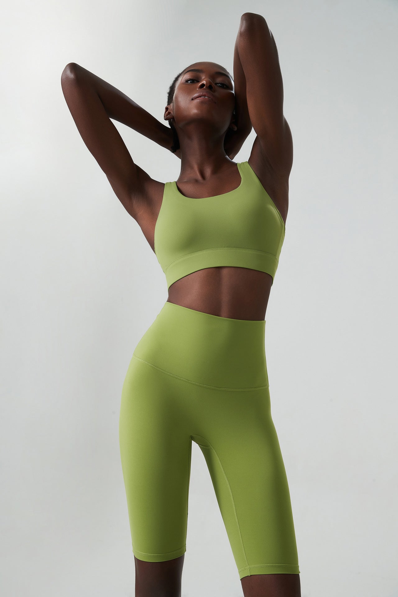 Seamless cut out back sports bra
