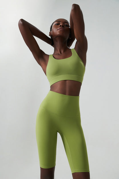 Seamless cut out back sports bra
