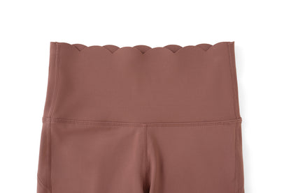 Scallop edge fitness shorts