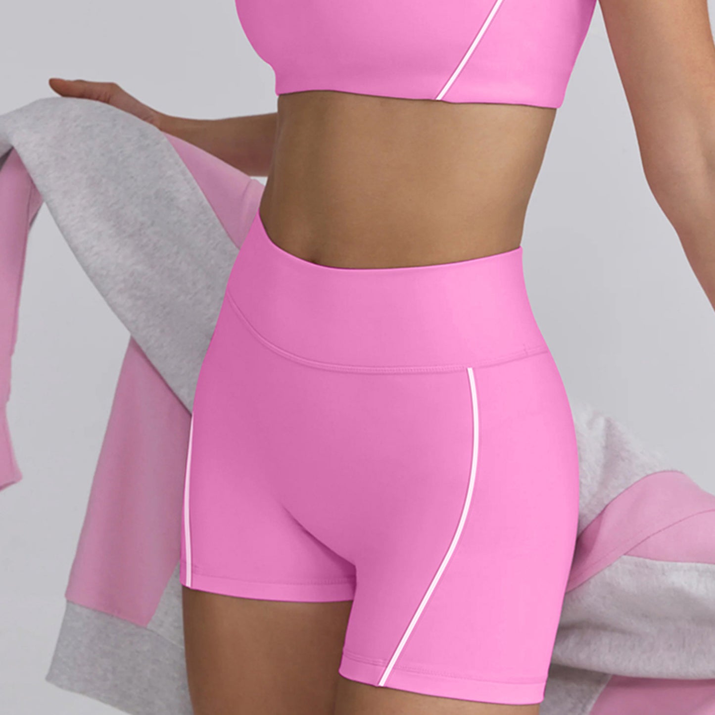 Contrast piping hot pants