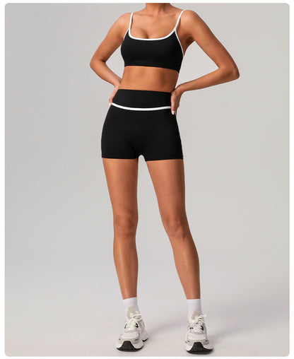 Hot pants with contrast piping