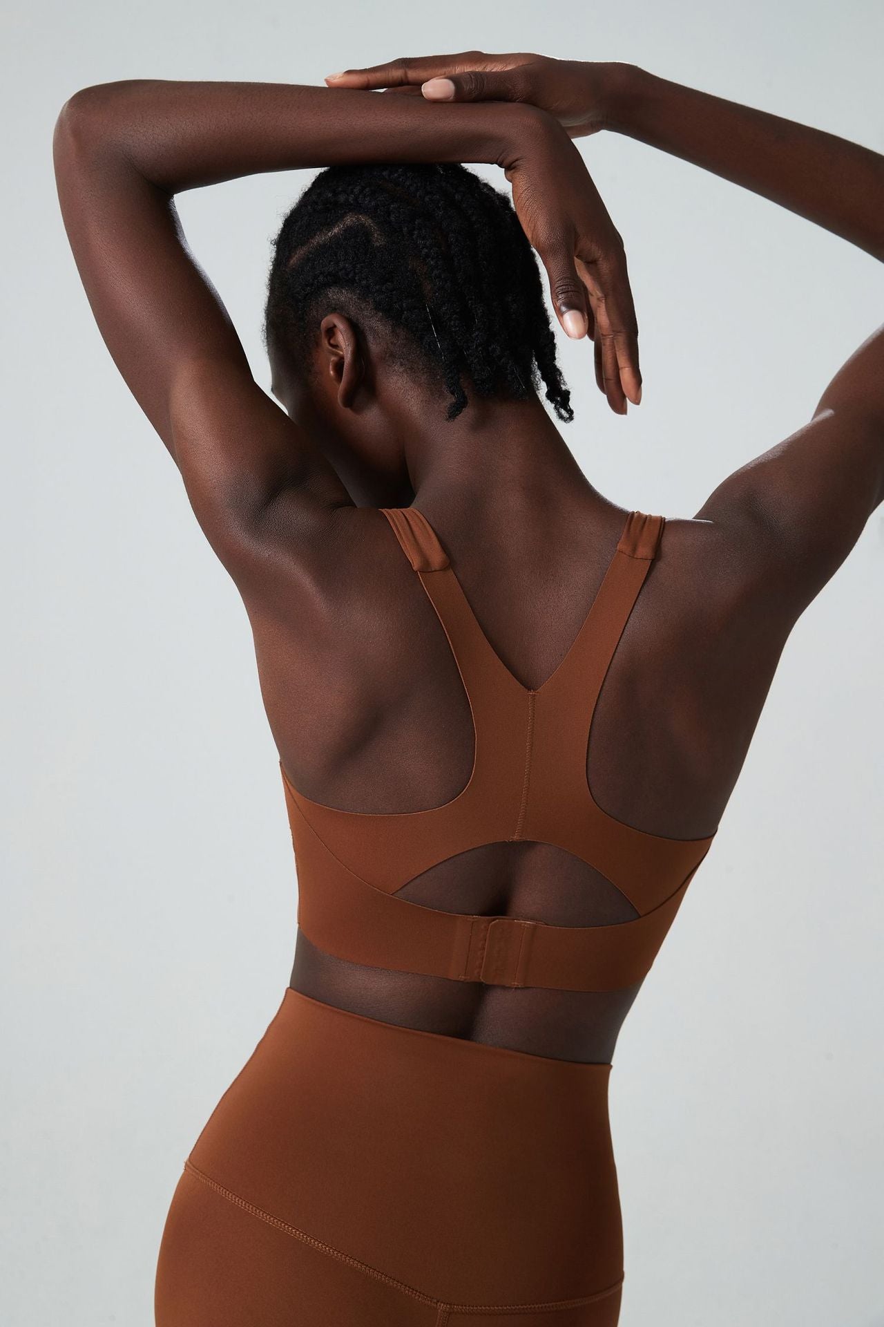 Seamless cut out back sports bra