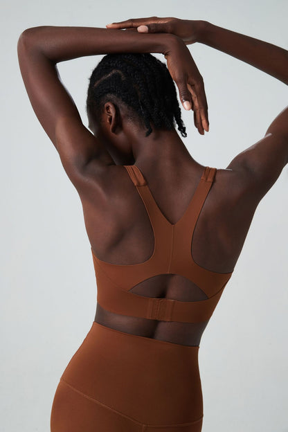 Seamless cut out back sports bra