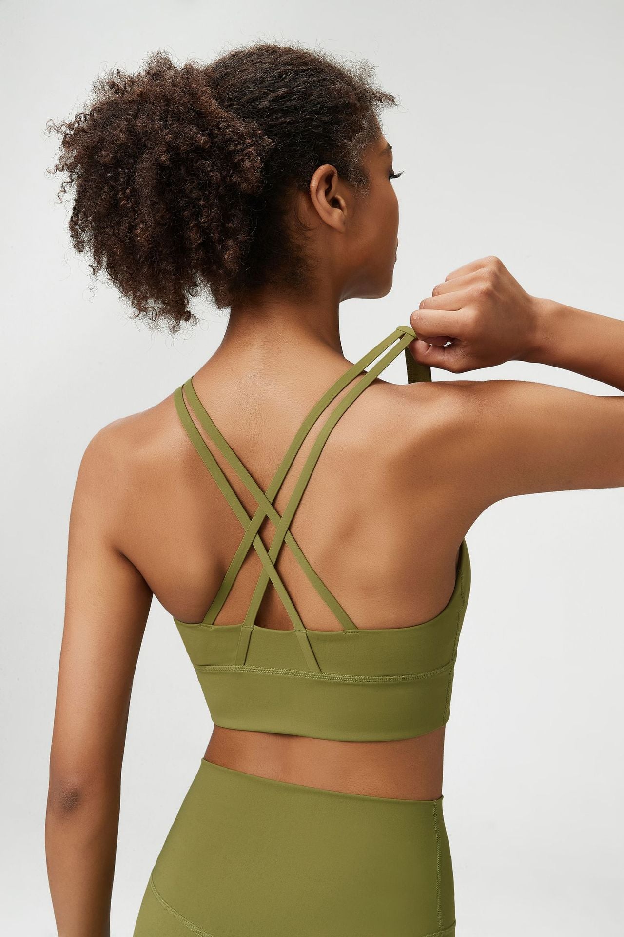 Seamless cross back sports bra
