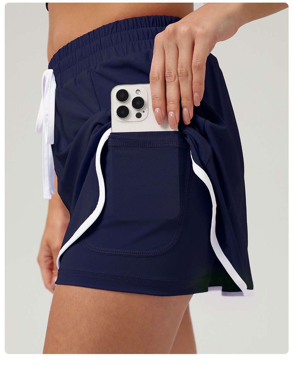 Tennis skirt with contrast piping