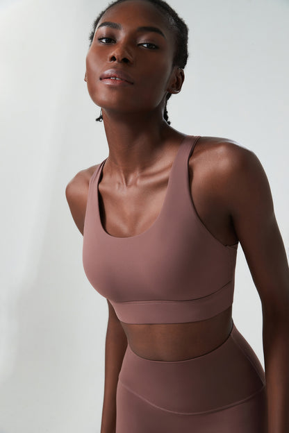 Seamless cut out back sports bra