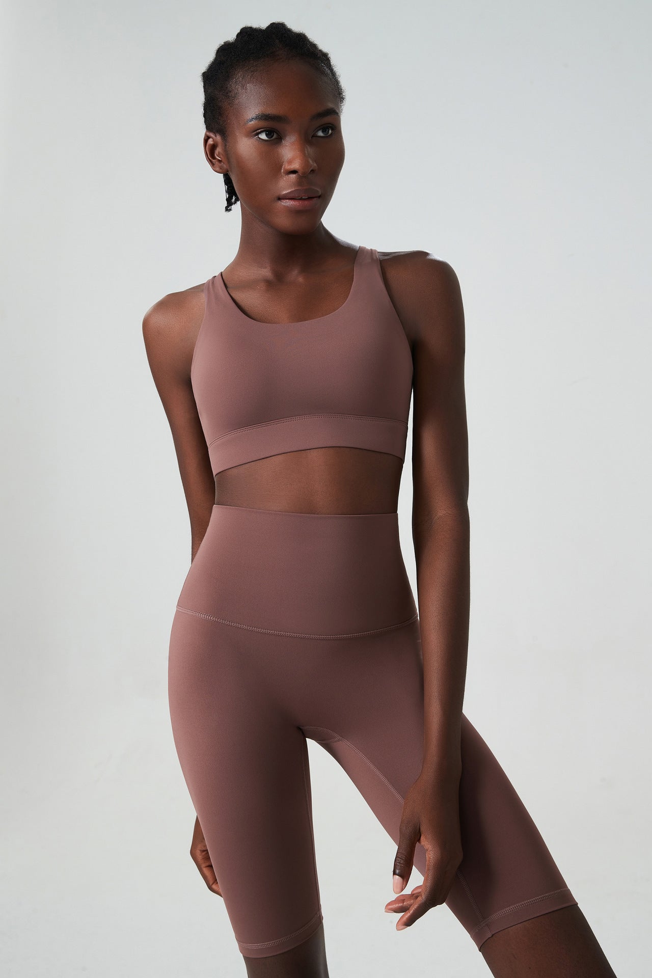 Seamless cut out back sports bra
