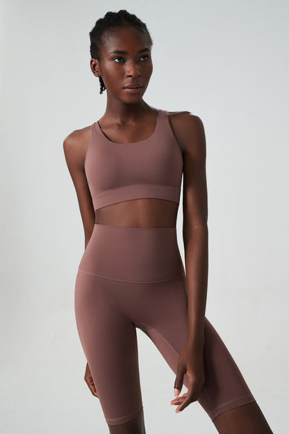 Seamless cut out back sports bra