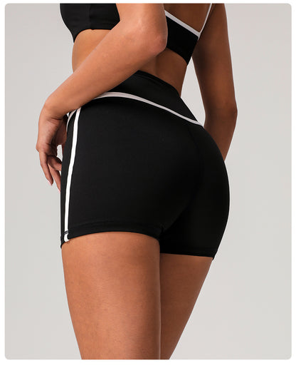 Hot pants with contrast piping