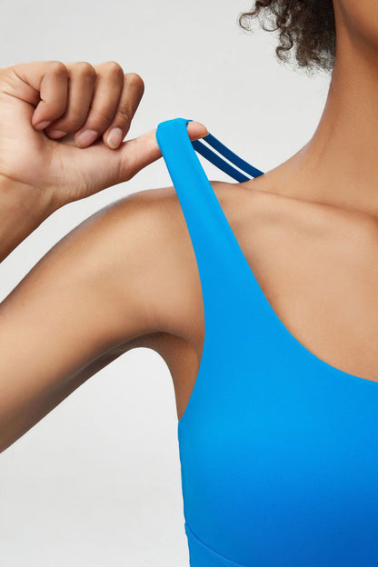 Seamless cross back sports bra