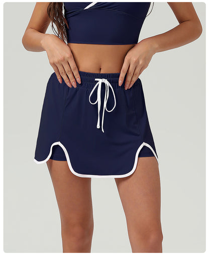Tennis skirt with contrast piping