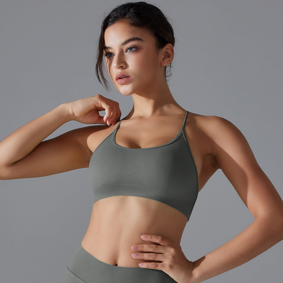 Seamless cross back sports bra