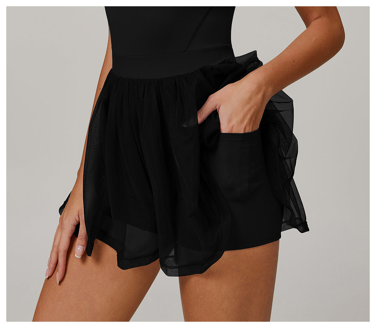 Padded knitted dress with mesh