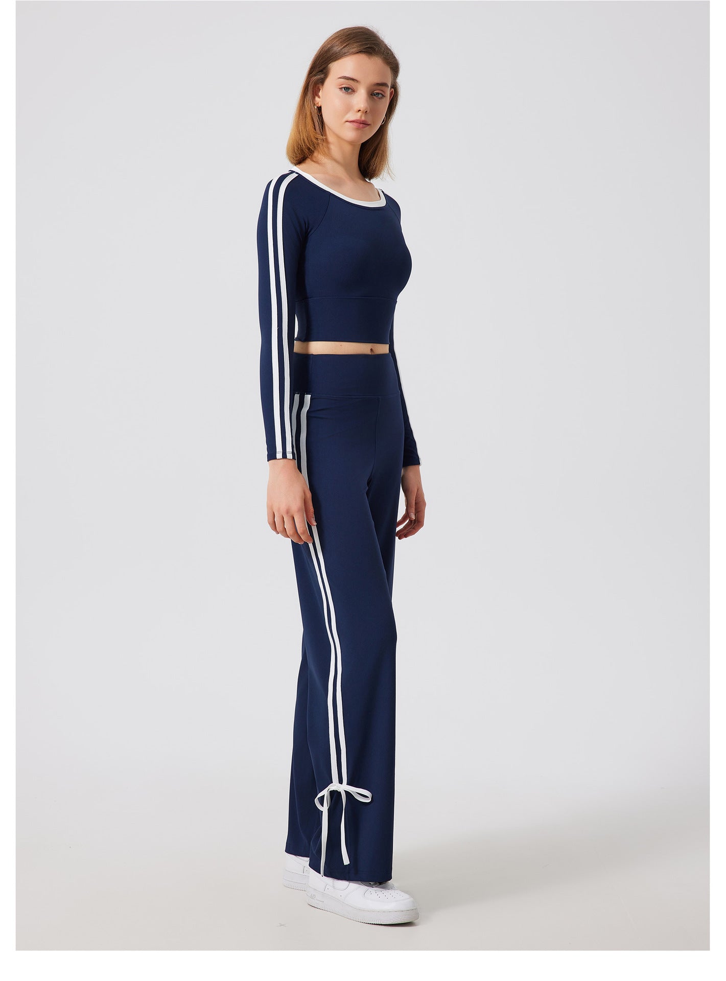 Cropped full sleeve top