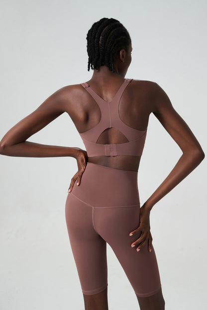 Seamless cut out back sports bra