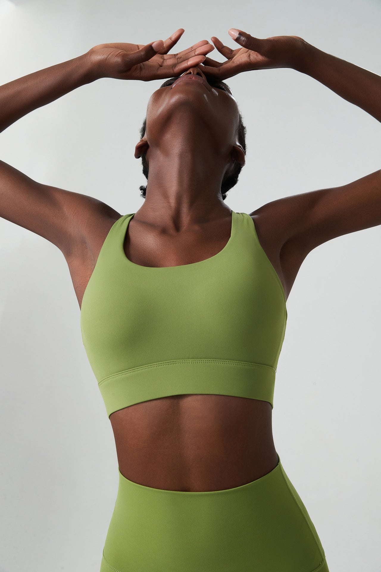 Seamless cut out back sports bra